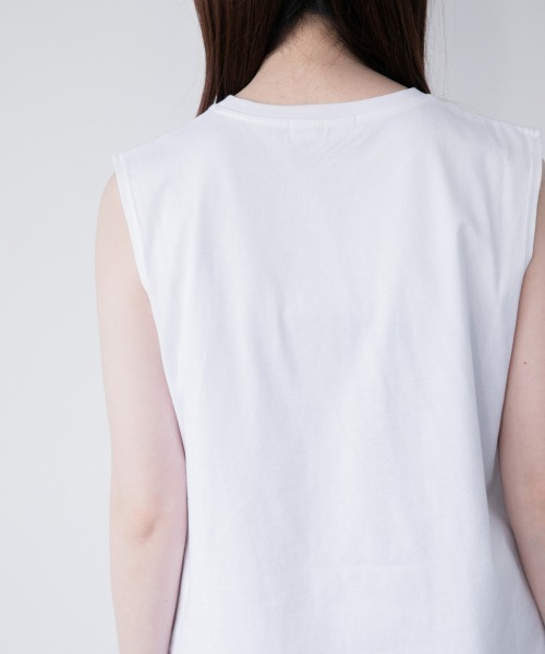 yuw（ユウ）の「２１ヘムノースリーブ　940535（Tシャツ/カットソー・レディース・チャコールグレー/ブラック/オフホワイト/ブルー・FREE）」の7枚目の写真