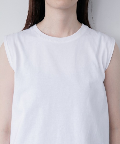 yuw（ユウ）の「２１ヘムノースリーブ　940535（Tシャツ/カットソー・レディース・チャコールグレー/ブラック/オフホワイト/ブルー・FREE）」の6枚目の写真