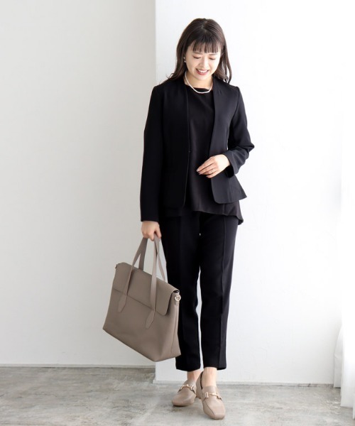 Pierrot（ピエロ）の「バックフレアセットアップ（セットアップ・レディース・ブラック/キャメル/グレイッシュベージュ/ネイビー/グレイッシュブルー/ダークネイビー・M/L/PM）」の14枚目の写真