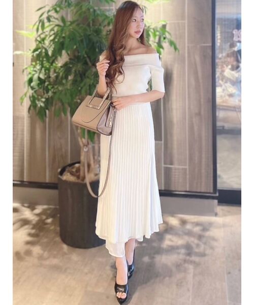 RESEXXY（リゼクシー）の「オフショルプリーツ切替ワンピース（ワンピース・レディース・ブラック/ベージュ/オフホワイト/ミント・FREE）」の7枚目の写真