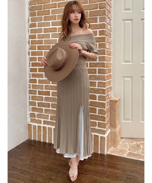 RESEXXY（リゼクシー）の「オフショルプリーツ切替ワンピース（ワンピース・レディース・ブラック/ベージュ/オフホワイト/ミント・FREE）」の17枚目の写真