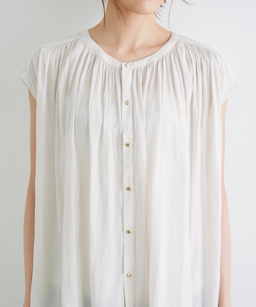 ROPE' PICNIC（ロペピクニック）の「【2WAY】サテン調ギャザーブラウス（シャツ/ブラウス・レディース・ベージュ/オレンジ/ライトグリーン/ラベンダー・38）」の5枚目の写真