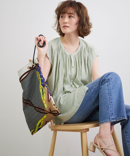 ROPE' PICNIC（ロペピクニック）の「【2WAY】サテン調ギャザーブラウス（シャツ/ブラウス・レディース・ベージュ/オレンジ/ライトグリーン/ラベンダー・38）」の8枚目の写真