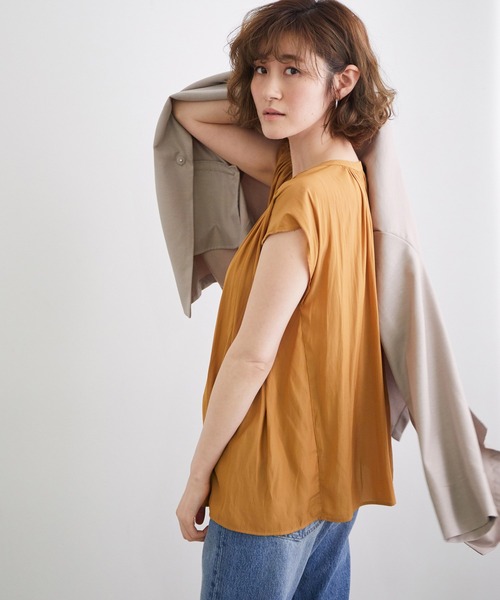 ROPE' PICNIC（ロペピクニック）の「【2WAY】サテン調ギャザーブラウス（シャツ/ブラウス・レディース・ベージュ/オレンジ/ライトグリーン/ラベンダー・38）」の16枚目の写真