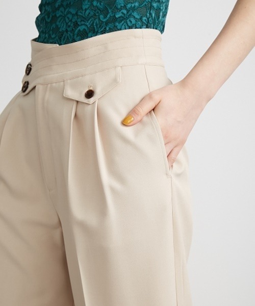 LILY BROWN（リリーブラウン）の「アシンメトリーベルトタックパンツ（その他パンツ・レディース・ブラック/ベージュ・1/0）」の9枚目の写真