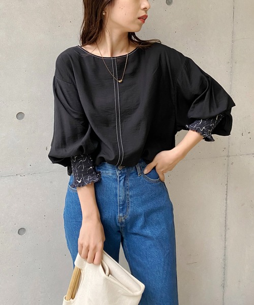 CAPRICIEUX LE'MAGE（カプリシューレマージュ）の「柄カフスステッチTブラウス（シャツ/ブラウス・レディース・ブラック/ホワイト・FREE）」の2枚目の写真