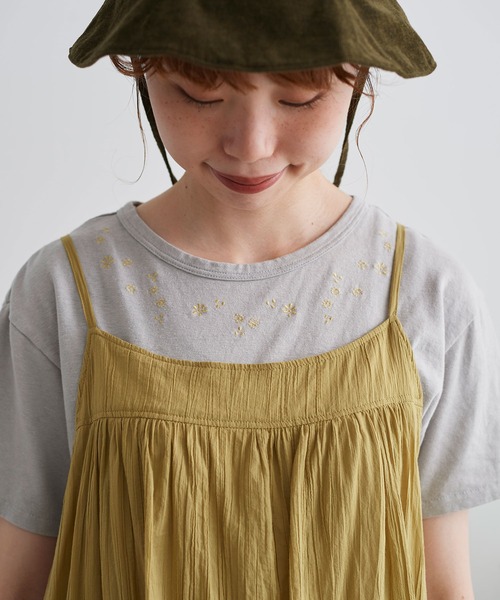 chambre de charme(シャンブルドゥシャーム)の「cdc 小さなお花刺繍T(Tシャツ/カットソー・レディース・ライトグレー/ホワイト・FREE)」の2枚目の写真