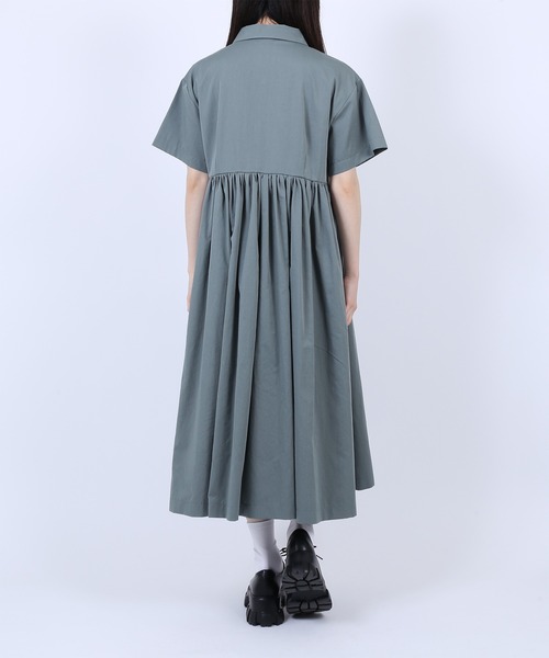 PUNYUS(プニュズ)の「パールボタンシャツワンピース(ワンピース・レディース・ベージュ/サックスブルー/ブラック/グリーン・1/2/4/3)」の14枚目の写真