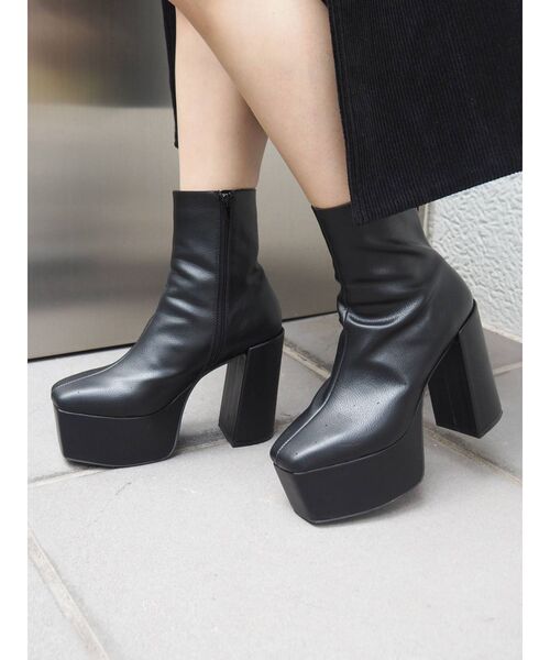 EVRIS(エヴリス)の「レザーライクチャンキーブーツ(ブーツ・レディース・ブラウン/ブラック・SMALL/LARGE/MEDIUM)」の2枚目の写真