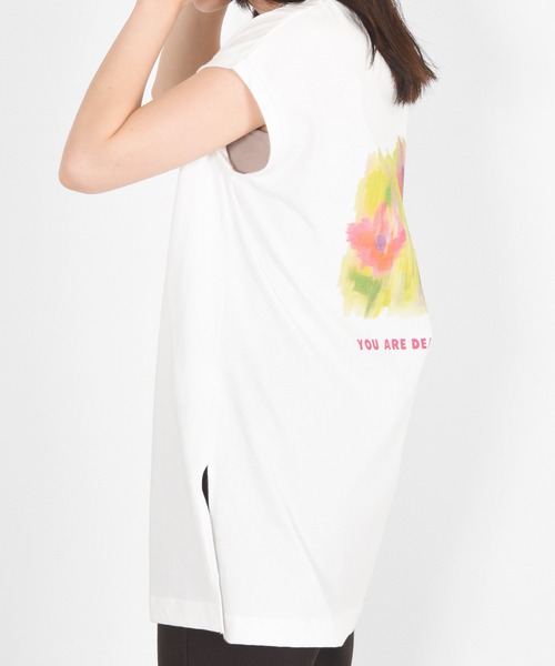 w closet（ダブルクローゼット）の「アートプリントチュニックTee（Tシャツ/カットソー・レディース・オフホワイト/ベージュ・FREE）」の4枚目の写真