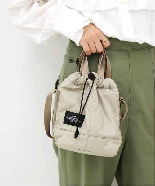 BAGSINPROGRESS(バッグズインプログレス)の「【BAGS IN PROGRESS】NEW BUCKETSHOULDER PADDED:ショルダーバッグ◆(ショルダーバッグ・レディース・ブラック/ベージュ・FREE)」の2枚目の写真