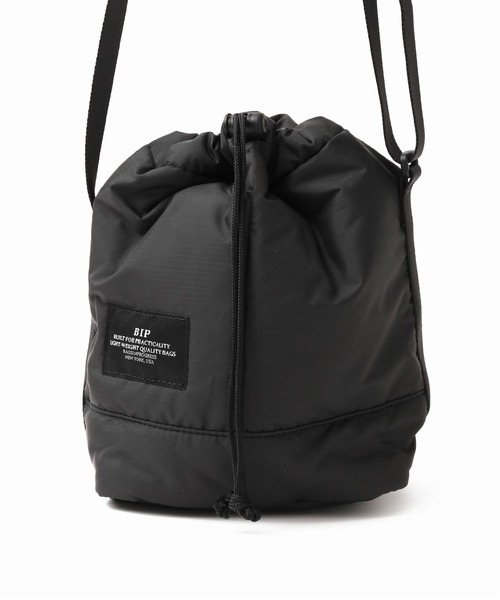 BAGSINPROGRESS(バッグズインプログレス)の「【BAGS IN PROGRESS】NEW BUCKETSHOULDER PADDED:ショルダーバッグ◆(ショルダーバッグ・レディース・ブラック/ベージュ・FREE)」の12枚目の写真