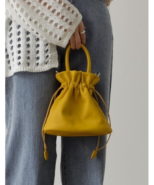 Re:EDIT（リエディ）の「フェイクレザー巾着バッグ（ショルダーバッグ・レディース・ブラック/ベージュ/イエロー・FREE）」の3枚目の写真