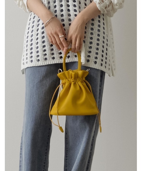 Re:EDIT（リエディ）の「フェイクレザー巾着バッグ（ショルダーバッグ・レディース・ブラック/ベージュ/イエロー・FREE）」の18枚目の写真