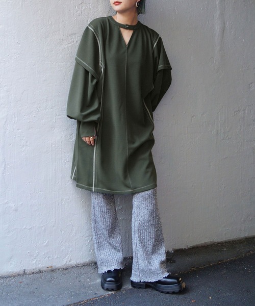 179/WG（イチナナキュウダブルジー）の「前後2WAY配色ステッチワンピース（ワンピース・レディース・ブラック/グリーン/マスタード・MEDIUM）」の3枚目の写真