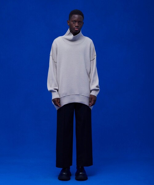 UNITED TOKYO（ユナイテッドトウキョウ）の「ウールオーバーサイズタートルニット（ニット/セーター・メンズ・ブラック/パープル/ブラウン/ベージュ・1/2）」の5枚目の写真