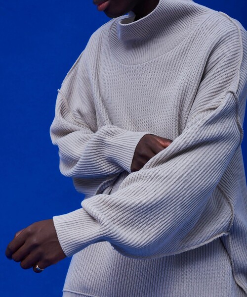 UNITED TOKYO（ユナイテッドトウキョウ）の「ウールオーバーサイズタートルニット（ニット/セーター・メンズ・ブラック/パープル/ブラウン/ベージュ・1/2）」の14枚目の写真