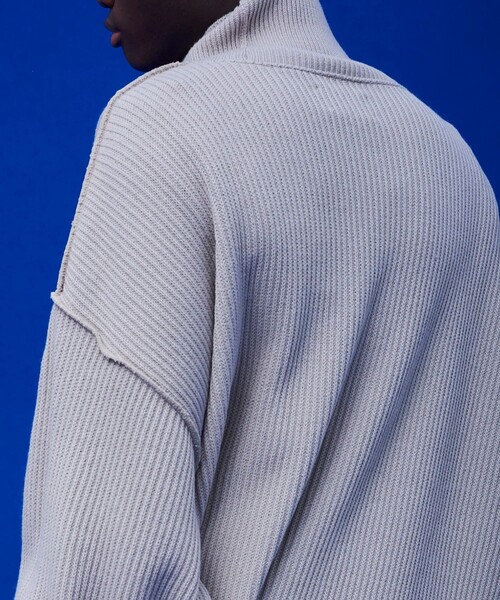 UNITED TOKYO（ユナイテッドトウキョウ）の「ウールオーバーサイズタートルニット（ニット/セーター・メンズ・ブラック/パープル/ブラウン/ベージュ・1/2）」の15枚目の写真