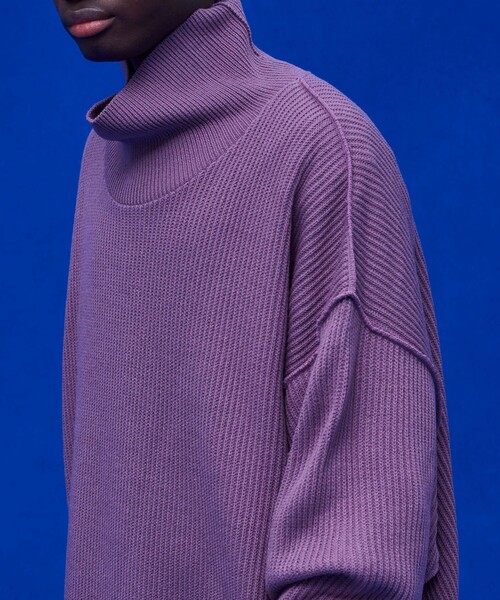 UNITED TOKYO（ユナイテッドトウキョウ）の「ウールオーバーサイズタートルニット（ニット/セーター・メンズ・ブラック/パープル/ブラウン/ベージュ・1/2）」の21枚目の写真