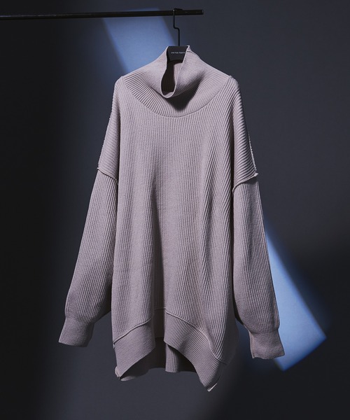 UNITED TOKYO（ユナイテッドトウキョウ）の「ウールオーバーサイズタートルニット（ニット/セーター・メンズ・ブラック/パープル/ブラウン/ベージュ・1/2）」の3枚目の写真