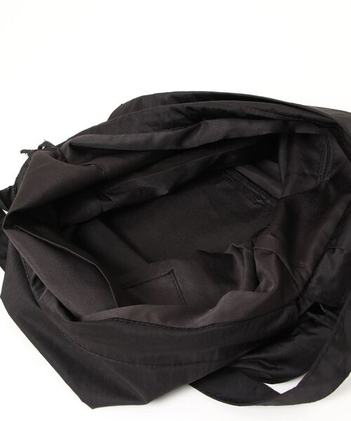 Fun & Daily（ファンアンドデイリー）の「F&D : ナイロン巾着バッグ（トートバッグ・メンズ・アイボリー/ブラック・FREE）」の3枚目の写真