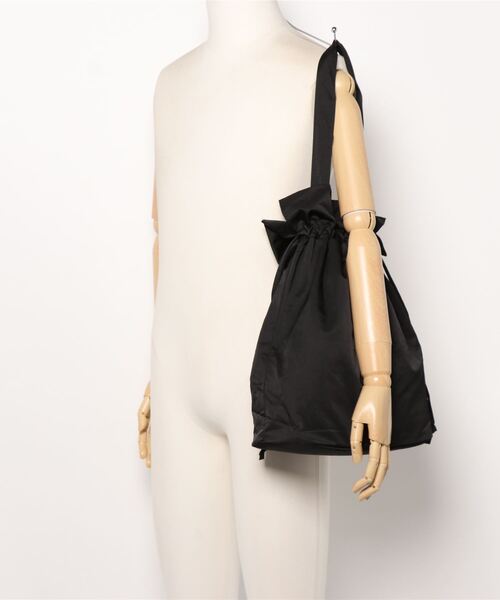 Fun & Daily（ファンアンドデイリー）の「F&D : ナイロン巾着バッグ（トートバッグ・メンズ・アイボリー/ブラック・FREE）」の6枚目の写真