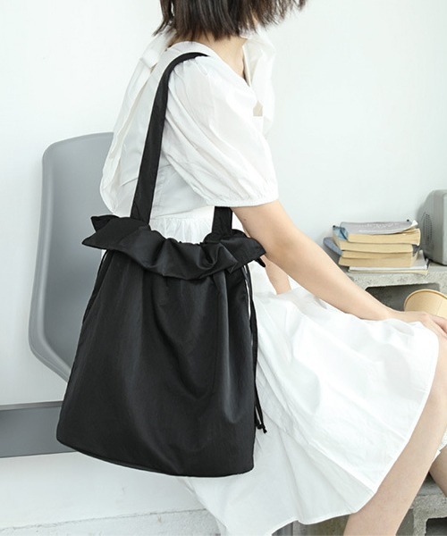 Fun & Daily（ファンアンドデイリー）の「F&D : ナイロン巾着バッグ（トートバッグ・メンズ・アイボリー/ブラック・FREE）」の2枚目の写真