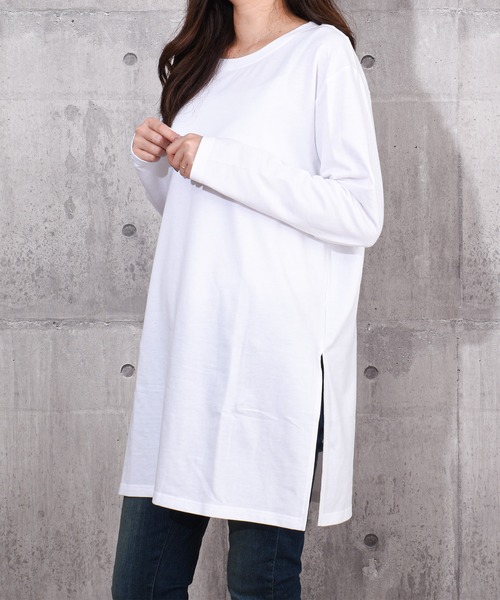 Felt-Maglietta(フェルトマリエッタ)の「サイドスリットルーズカットソー長袖(Tシャツ/カットソー・レディース・ブラック/モカ/ホワイト/ダークグレー・FREE/X-LARGE/XX-LARGE)」の2枚目の写真