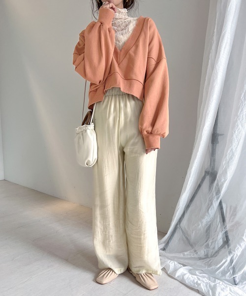 Bab（バブ）の「深Vネックショート丈スウェット（スウェット・レディース・ベージュ/ピンク/ライトグリーン・FREE）」の13枚目の写真