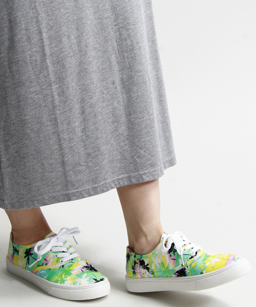 WEGO（ウィゴー）の「WEGO/レースアップスニーカー（スニーカー・レディース・ホワイト/ブラック/ネイビー/イエロー/サックスブルー/パープル/ピンク/ブルー/イエロー系その他/その他1/ブラック系その他/オレンジ/ピンク系その他・MEDIUM/LARGE）」の13枚目の写真