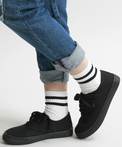 WEGO（ウィゴー）の「WEGO/レースアップスニーカー（スニーカー・レディース・ホワイト/ブラック/ネイビー/イエロー/サックスブルー/パープル/ピンク/ブルー/イエロー系その他/その他1/ブラック系その他/オレンジ/ピンク系その他・MEDIUM/LARGE）」の4枚目の写真