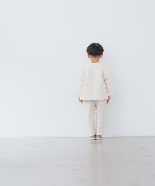 LOWRYS FARM（ローリーズファーム）の「カットベロアキルトジャケット　259836（ノーカラージャケット・キッズ・アイボリー/ブルー・110cm/120cm/130cm/140cm/150cm）」の3枚目の写真