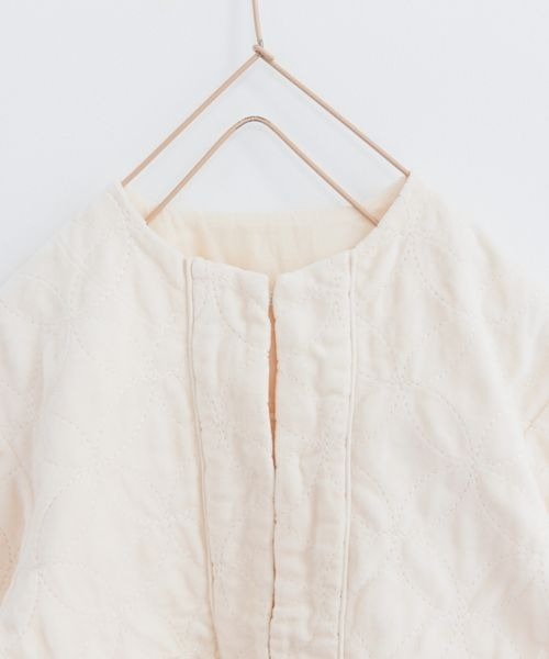 LOWRYS FARM（ローリーズファーム）の「カットベロアキルトジャケット　259836（ノーカラージャケット・キッズ・アイボリー/ブルー・110cm/120cm/130cm/140cm/150cm）」の17枚目の写真