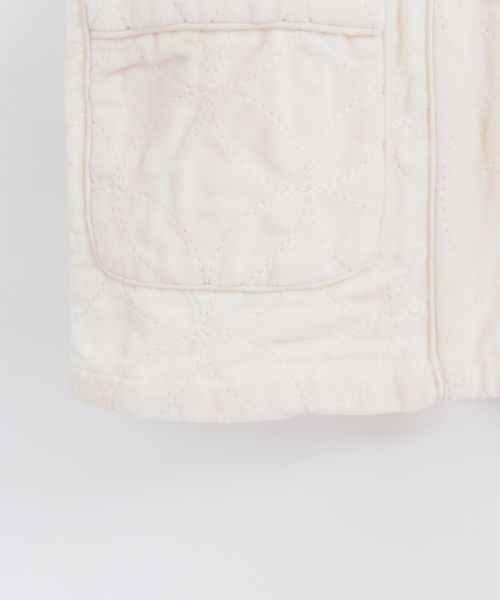 LOWRYS FARM（ローリーズファーム）の「カットベロアキルトジャケット　259836（ノーカラージャケット・キッズ・アイボリー/ブルー・110cm/120cm/130cm/140cm/150cm）」の4枚目の写真