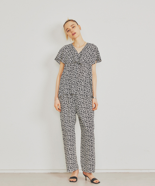 Rouge vif Anna(ルージュヴィフアンナ)の「【セットアップ対応】フラワープリントケープブラウス(シャツ/ブラウス・レディース・オフホワイト・フリー)」の6枚目の写真