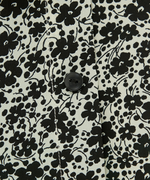 Rouge vif Anna(ルージュヴィフアンナ)の「【セットアップ対応】フラワープリントケープブラウス(シャツ/ブラウス・レディース・オフホワイト・フリー)」の5枚目の写真