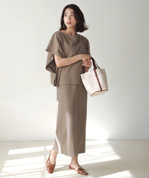 Bou Jeloud(ブージュルード)の「【WEB限定】Vネックロングジャンスカ+ポンチョセット(ワンピース・レディース・ブラック/グレー/オフホワイト/モカ・M/L)」の4枚目の写真