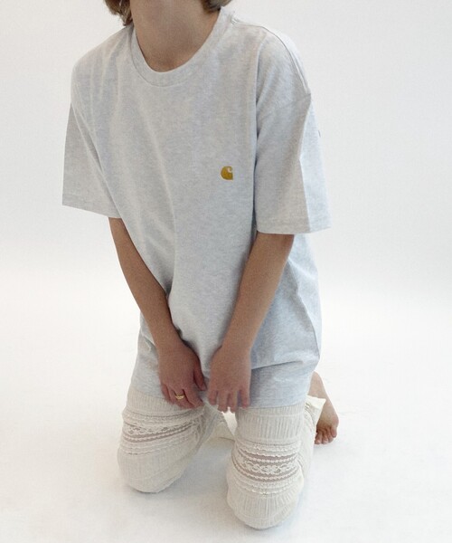 Carhartt WIP(カーハートダブリューアイピー)の「CARHARTT WIP S/S CHASE T-SHIRT(Tシャツ/カットソー・レディース・ブラック/グレー/アイボリー・SMALL/MEDIUM/X-SMALL)」の1枚目の写真