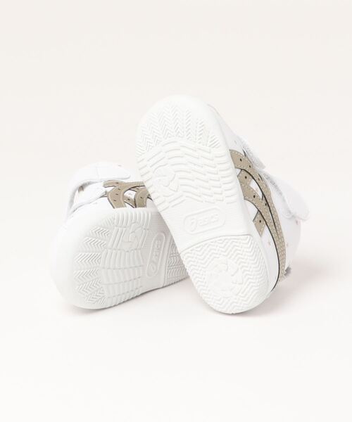 TSURUYA(ツルヤ)の「《ASICS》スクスク アミュレファースト SL 1144A223(スニーカー・キッズ・ホワイト/ホワイト×ネイビー/ホワイト×ゴールド/ホワイト系その他・13.5cm/11.5cm/12.0cm/13.0cm/12.5cm)」の6枚目の写真