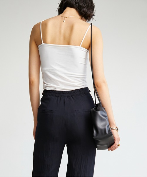 ECRIRE（エクリール）の「カップ付きスクエアキャミ（キャミソール・レディース・ブラック/オフホワイト・M）」の8枚目の写真