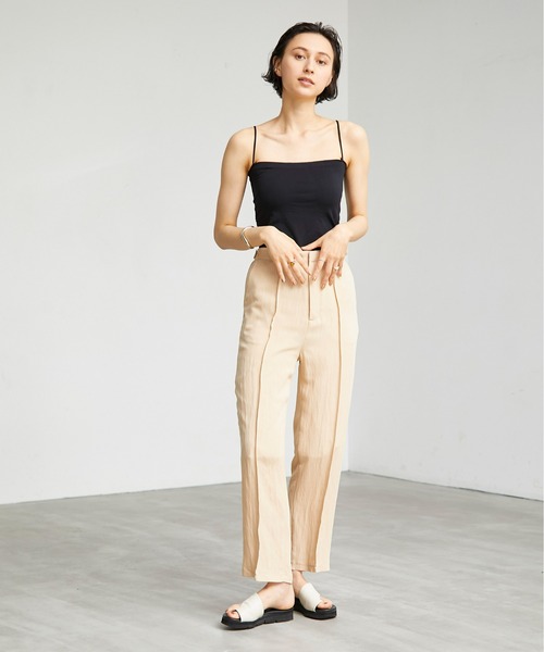 ECRIRE（エクリール）の「カップ付きスクエアキャミ（キャミソール・レディース・ブラック/オフホワイト・M）」の7枚目の写真