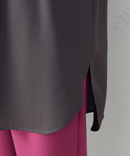 COMME CA ISM（コムサイズム）の「バンドカラー　ロングシャツ（シャツ/ブラウス・レディース・ホワイト/ブラック/チャコール・MEDIUM/LARGE）」の13枚目の写真