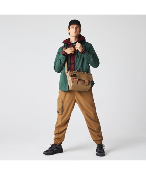 LACOSTE（ラコステ）の「アウトドア クロック メッセンジャーバッグ（ショルダーバッグ・メンズ・ブラック/ベージュ・FREE）」の2枚目の写真