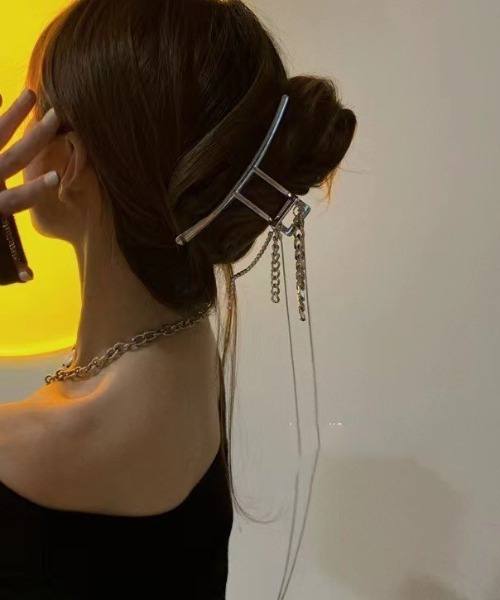 deux amour(ドゥーザムール)の「チェーンヘアクリップ(バレッタ/ヘアクリップ・レディース・シルバー・FREE)」の4枚目の写真