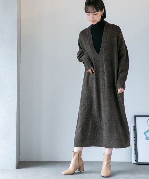 NANO universe（ナノユニバース）の「LB.04/深Vネックマキシニットワンピース（ワンピース・レディース・ブラウン/ベージュ/ネイビー・FREE）」の9枚目の写真