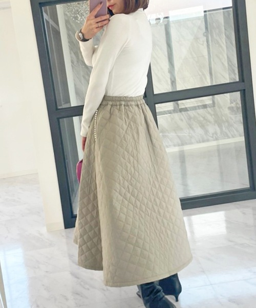 M y u（ミュー）の「キルティング パールポケット ボリュームフレア スカート（スカート・レディース・ブラック/グレイッシュベージュ・FREE）」の8枚目の写真