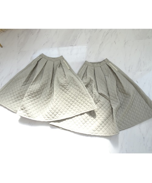 M y u（ミュー）の「キルティング パールポケット ボリュームフレア スカート（スカート・レディース・ブラック/グレイッシュベージュ・FREE）」の16枚目の写真