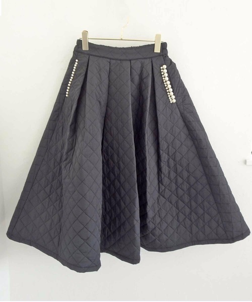 M y u（ミュー）の「キルティング パールポケット ボリュームフレア スカート（スカート・レディース・ブラック/グレイッシュベージュ・FREE）」の17枚目の写真