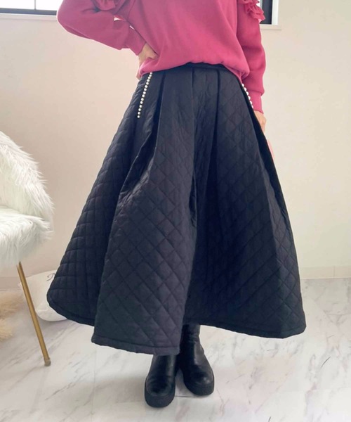M y u（ミュー）の「キルティング パールポケット ボリュームフレア スカート（スカート・レディース・ブラック/グレイッシュベージュ・FREE）」の20枚目の写真