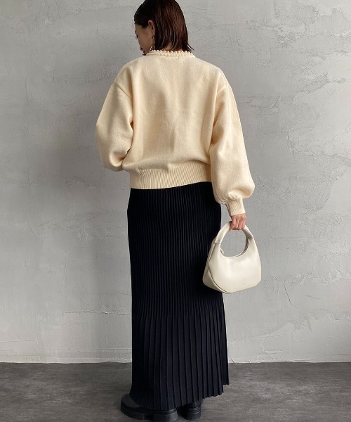 JEANS FACTORY （ジーンズファクトリー）の「[MAISON DE L'ALLURE/メゾンドゥラリュール] パールデザイン プルオーバーニット（ニット/セーター・レディース・オフホワイト/ブラック・F）」の3枚目の写真